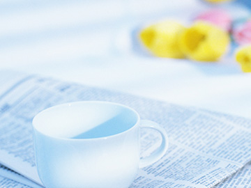 儲(chǔ)能鋰電池是一種能夠儲(chǔ)存電能并在需要時(shí)釋放電能的電池。由于其高能量密度、長(zhǎng)壽命、低維護(hù)等特點(diǎn)，儲(chǔ)能鋰電池被廣泛應(yīng)用于電力系統(tǒng)、交通運(yùn)輸、工業(yè)生產(chǎn)等領(lǐng)域。隨著能源危機(jī)和環(huán)境污染等問(wèn)題的日益嚴(yán)重，儲(chǔ)能鋰電池的發(fā)展和應(yīng)用也受到了越來(lái)越多的關(guān)注。